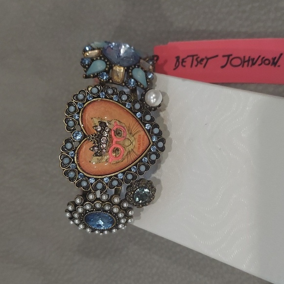Betsey Johnson PRINCESS KITTY HINGED BRACELET - Picture 2 of 11